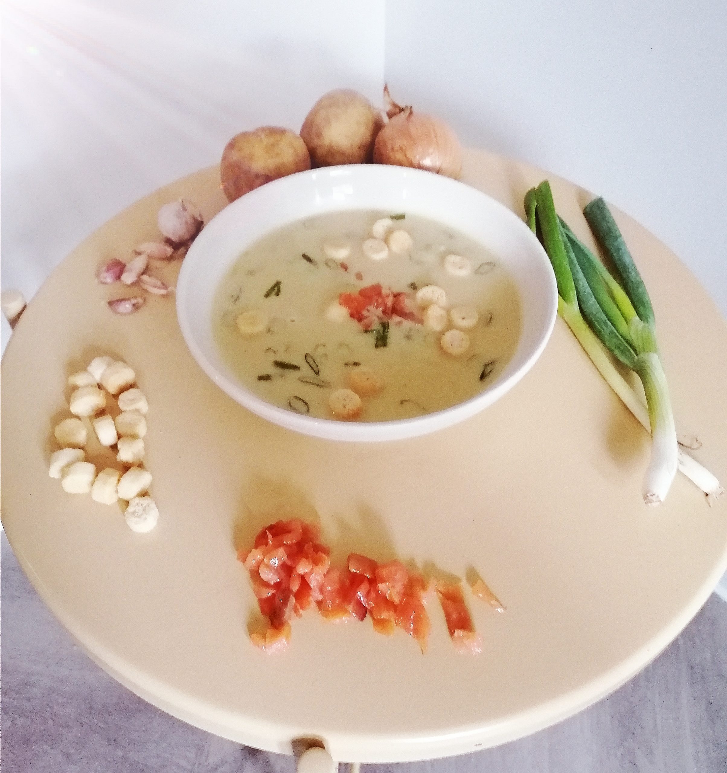 Aardappel-knoflooksoep
