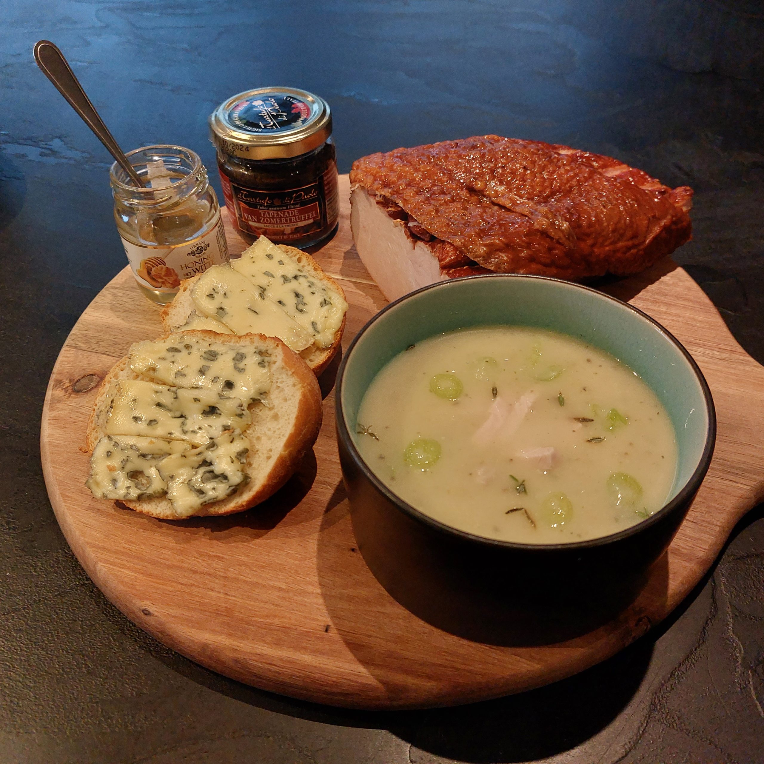Knolselderijsoep met truffel