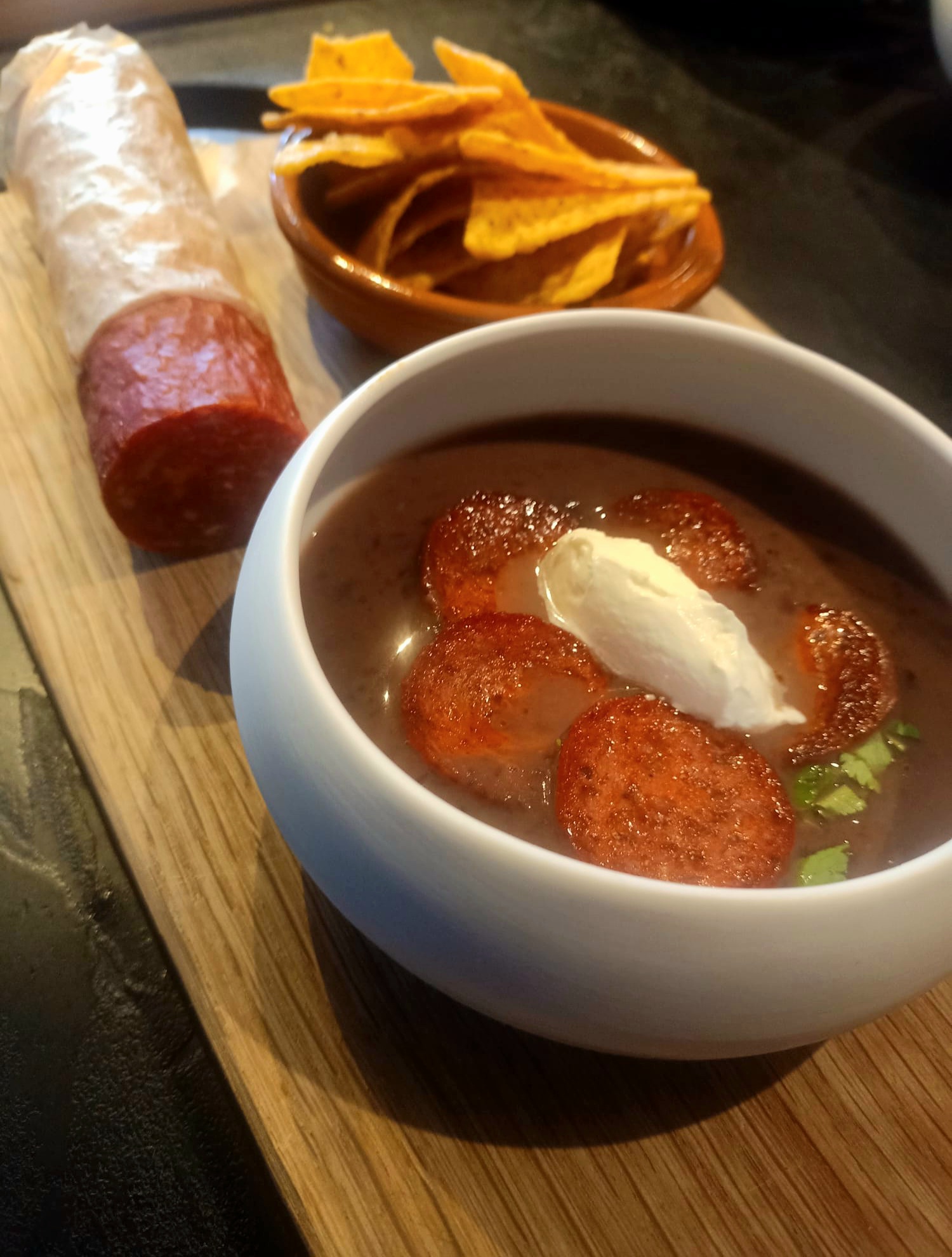 Zwarte bonensoep met chorizo